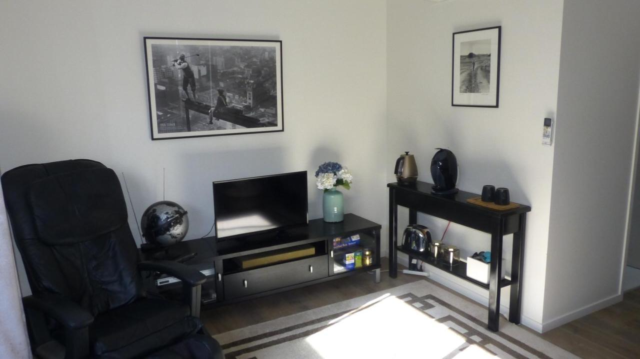 Modern Self Contained Apartment In Riverhead מראה חיצוני תמונה