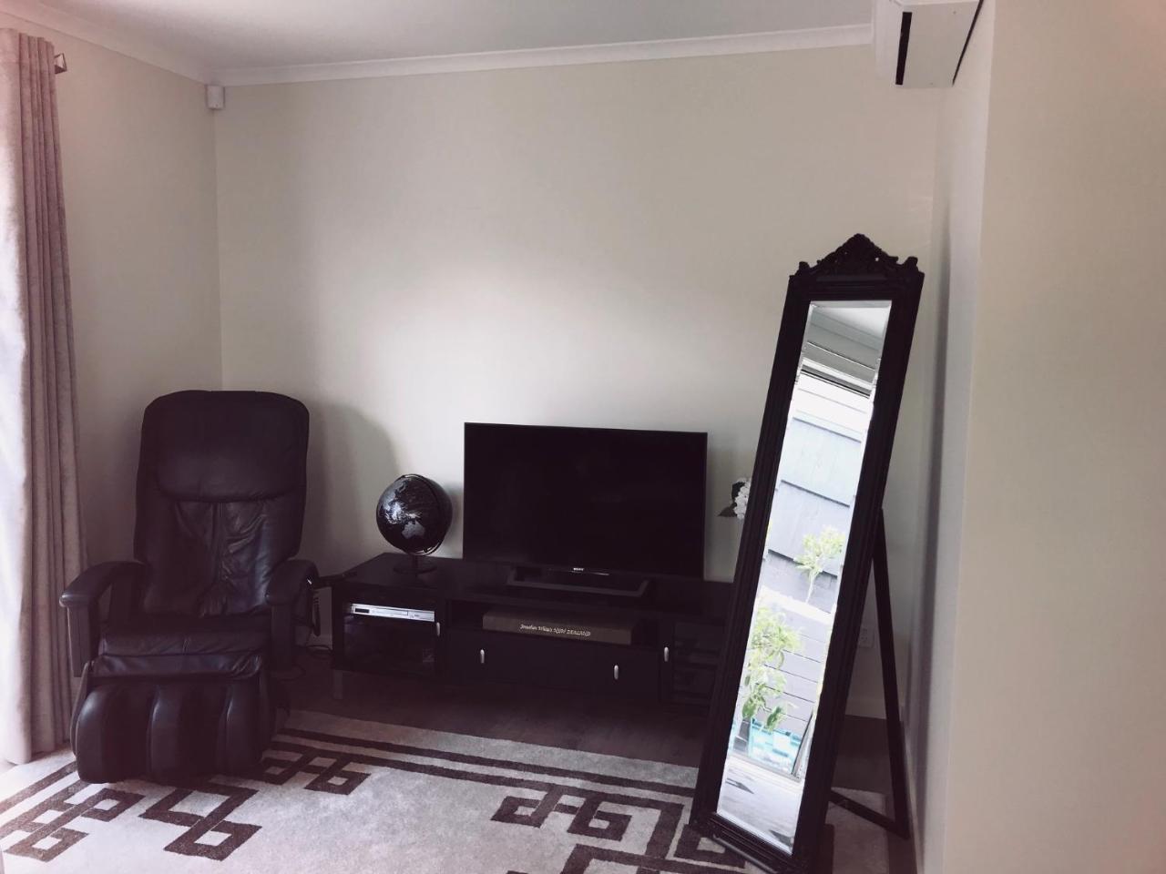 Modern Self Contained Apartment In Riverhead מראה חיצוני תמונה